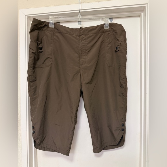 REI Pants - REI Cropped Hiking Pants - size 22-  Brown Quick Dry Nylon UPF 50
